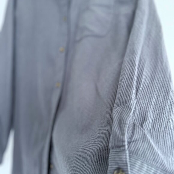 UNIQLO Hana Tajima Button Up Shirt - Picture 3 of 5
